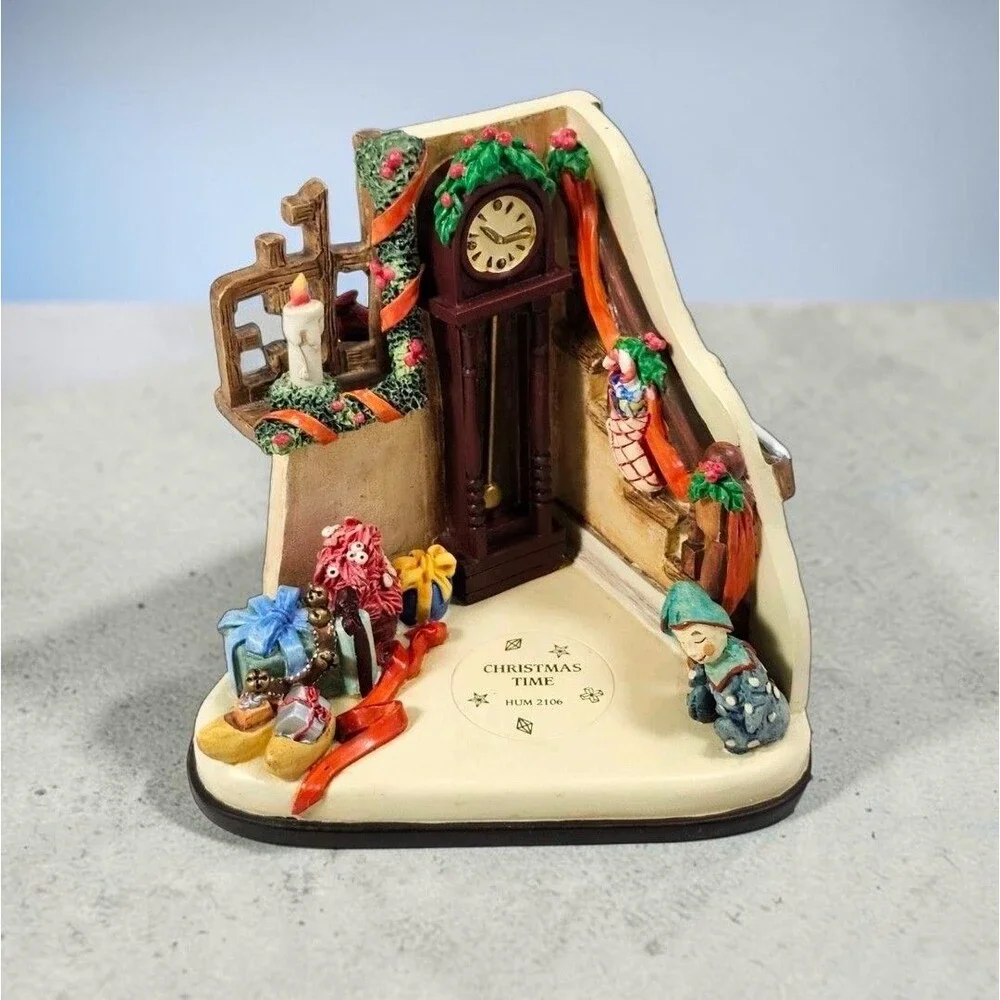Goebel Hummel HUM 2106 Christmas Time Musikfest Music Box Joy to the World Works
